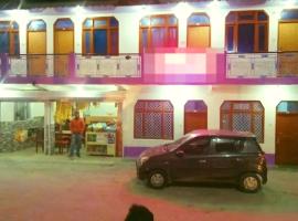 Shriya Cottages，位于Gangotri的酒店