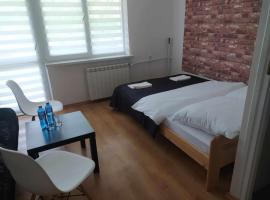 Restauracja Hotel Koło do Wozu，位于Żołobek的酒店