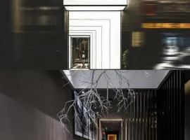 HeSu Hidden Art Hotel & Suites -Near Xi'an Drum Tower and Yongning Gate -Free Laundry Luggage Storage -Kitty Café with Freshly Ground Coffee -24H Front Desk -English Service -Exclusive Subsidies for Dumpling Banquet & Show