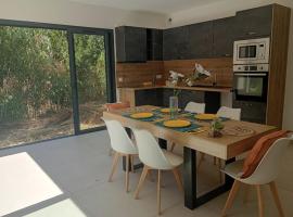 Charmante villa neuve au bord de la plage，位于圣拉斐尔的酒店