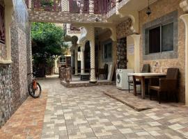 Castle apartments and holiday suites，位于萨拉昆达的酒店