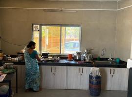 Pali Retreat Riverside Stay with Pool，位于Pali的酒店