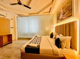 Hotel Prabhawati Palace Near Kashi-Vishwanath Temple，位于瓦拉纳西的酒店