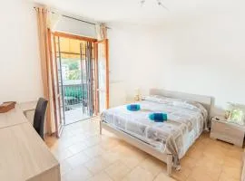 5 beds - 2 minutes from the sea with parking