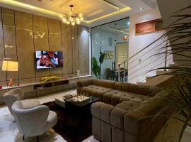 Kobby Apartments，位于Sangotedo的酒店