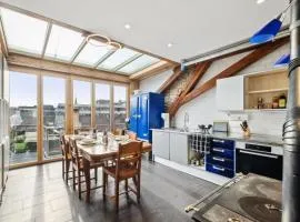 The R Loft - Cosy Hostel, Communal Bathroom and Kitchen