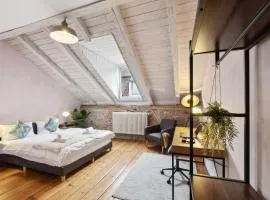 The R Loft - Cosy Hostel, Communal Bathroom and Kitchen