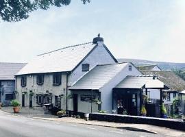 Roadhouse Llanwenarth，位于阿伯加文尼的酒店