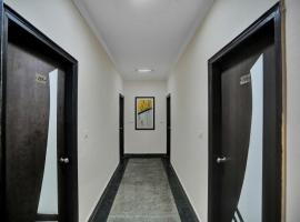 Townhouse Happy Keys Near Iskcon Temple Noida，位于诺伊达的酒店