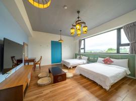 MaHu馬馬虎虎民宿，位于Ch'i-wu-lao的带泳池的酒店