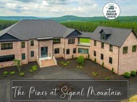 The Pines at Signal Mountain with Hot Tub，位于Signal Mountain的酒店