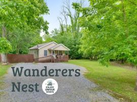 Wanderers Nest with a hot tub，位于查塔努加的酒店