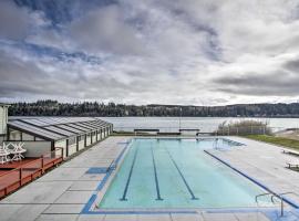 Water Views and Marina Access Port Ludlow Getaway，位于Port Ludlow的酒店