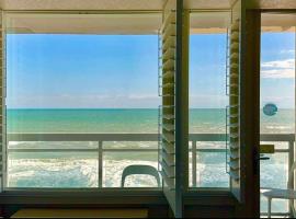 Georgian Inn Beach Club，位于奥蒙德海滩的酒店