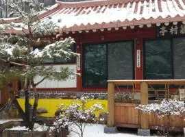 Chiak Moutain Hanok Pension