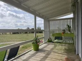 Chalet au bord de l'eau avec terrasse, pêche, baignade surveillée, buvette et activités extérieures - FR-1-489-360