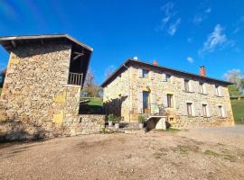 Gîtes Champêtres Rénovés avec Terrasse, Jardin, et Activités pour Familles et Amis - FR-1-496-304，位于Belmont-de-la-Loire的酒店