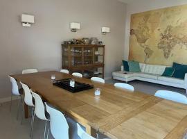 Family Home With Pool In Cruzy，位于Cruzy的酒店
