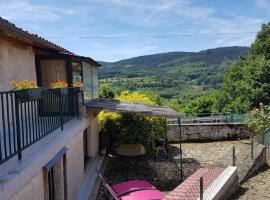 Gîte calme avec poêle à bois, terrasse et animaux admis - FR-1-489-470，位于Laprugne的酒店