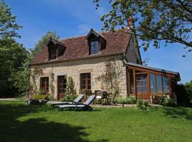 Charme XIXe, équipements modernes et nature préservée près du Haras du Pin, perfect for families - FR-1-497-81，位于Marmouille的酒店