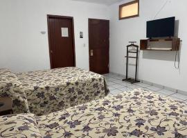 Hotel Plaza Eronharhini，位于Erongarícuaro的酒店