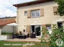 Charmant Gîte dans les Monts du Lyonnais avec Jardin, Terrasse et Confort Moderne - FR-1-496-174
