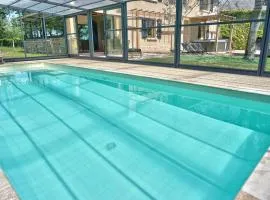 Gîte familial 14 pers. avec piscine chauffée, spa, sauna, terrains de jeux et borne électrique. - FR-1-496-3