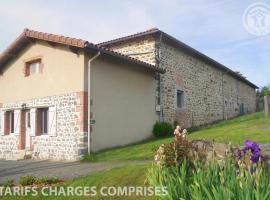 Gîte rustique avec cheminée, jardin et wifi - FR-1-496-175，位于Aveizieux的酒店