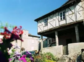 Appartement Authentique et Confortable avec Wifi, Parking Gratuit et Cuisine Équipée à Saint-Galmier - FR-1-496-276