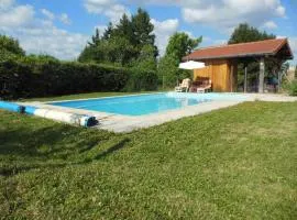 Gîte spacieux à Renaison avec cheminée, jardin et équipements enfants - FR-1-496-257
