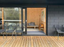 Nature Plot With Stream By Lohals Beach，位于Tranekær的酒店