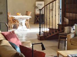 Wine Estate Loft Among Vineyards In Gers，位于Maumusson-Laguian的酒店