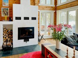 Hand-Built Log Cabin By The Lake In Vemdalen，位于Klövsjö的酒店