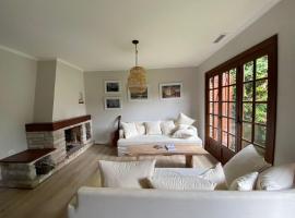Los Troncos, A Pocos Minutos Caminando de Playa Grande，位于马德普拉塔的酒店