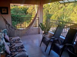 Quarto Varanda - entrada independente com cozinha e ar condicionado，位于乌贝拉巴的酒店