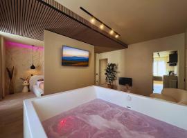 Harmony Room Suite avec Balnéo，位于昂热的酒店