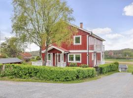 Spacious holiday home near Halleviksstrand, perfect for families，位于埃勒斯的酒店