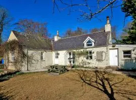 Finest Retreats - Corrennie School Cottage
