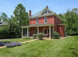 Historic Queen Anne Family Home w Modern Comforts