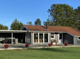 Cozy Summer House By The Østersøbadet，位于勒兹比的酒店