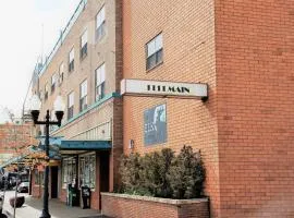 Retro-Chic Escape 208