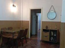 Apartamento a pasos de 18 de Julio, planta baja