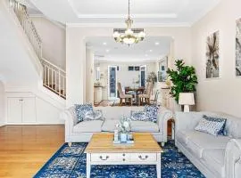 East Perth Luxury Waterfront Retreat