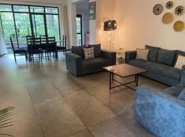 The Jungle Retreat by Jabula Getaways，位于德拉敦的酒店