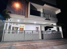LUXE Premium Service Appartment，位于迈索尔的酒店