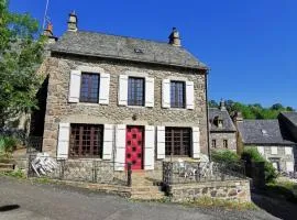 Familial House Dellac-Mathieu in mountain village Cantal