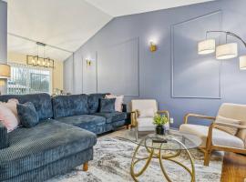 Kings, 75" TV & Backyard Fun - NearWesley，位于威奇托的酒店