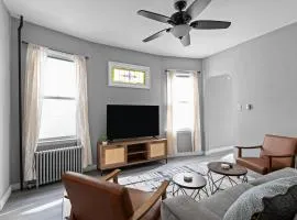 Cozy Home, 19 min to NYC, 3 Car Driveway