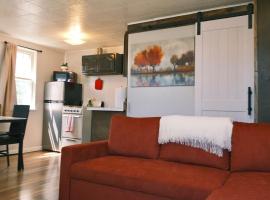 Stylish Cabin by Mackinac，位于圣伊尼亚斯的酒店