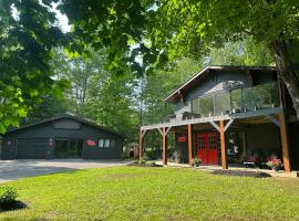 Muskoka Hutt，位于亨茨维尔的酒店